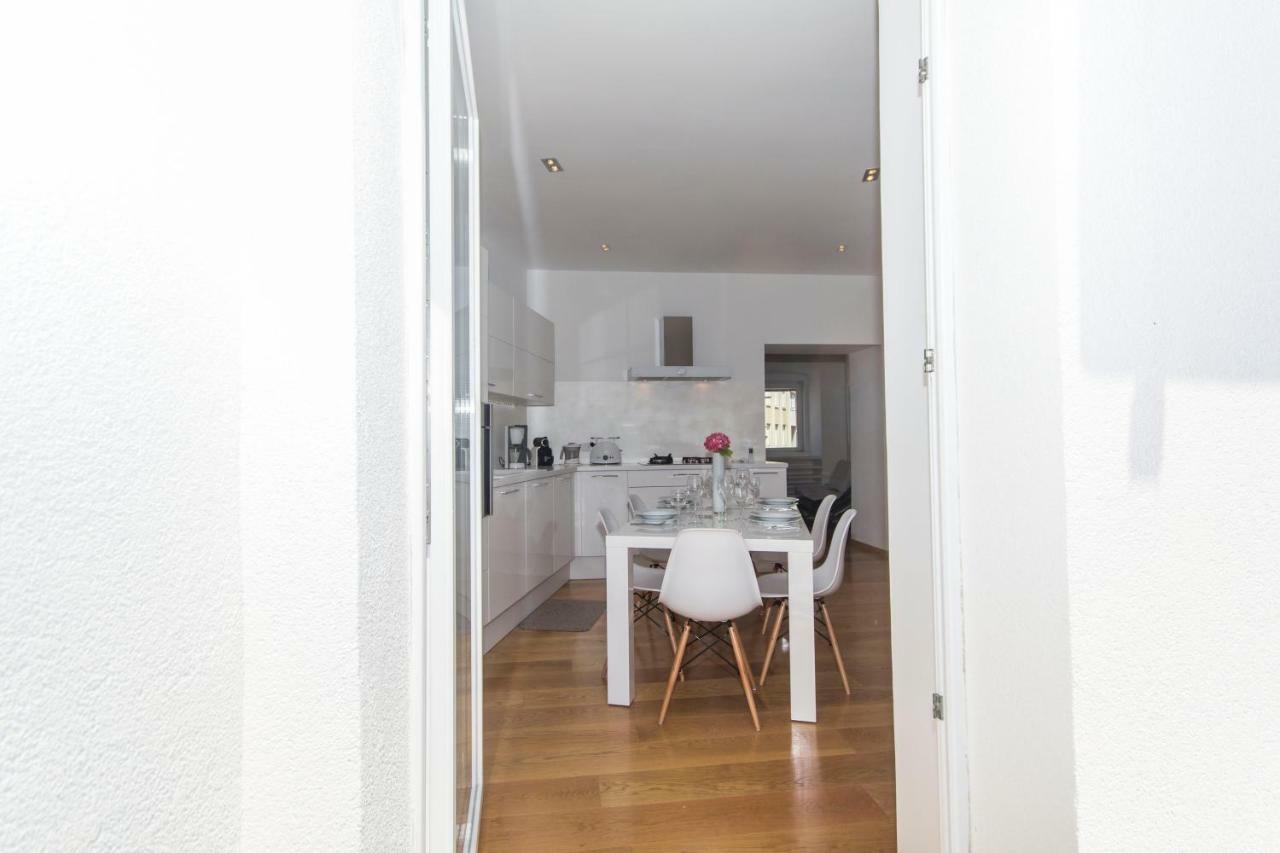 Appartment In Center With Parking Pula Exterior foto